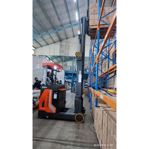 Reach Truck cap 1.5 tons 2 tons and height 6 m to 12 m Noblelift brand Official Guarantee