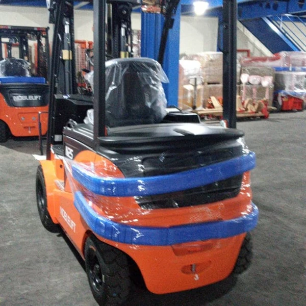  DIESEL IZUZU Forklift Dealer Capacity 3 Tons  and 5 Tons