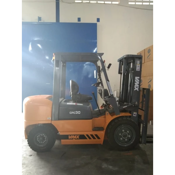 Forklift 3 Ton Diesel  Brand VMAX Type CPC 30